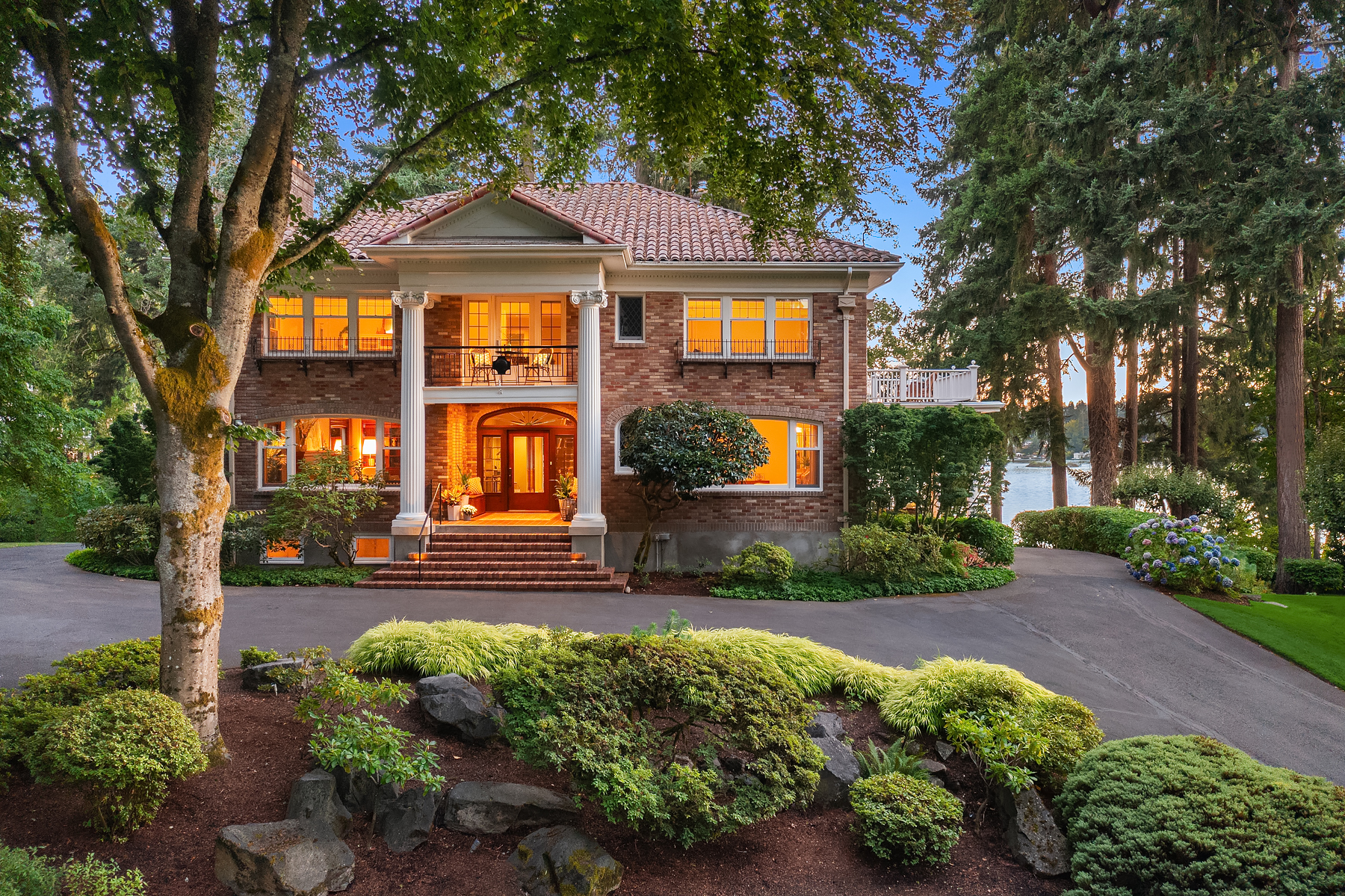 Just listed in lake steilacoom